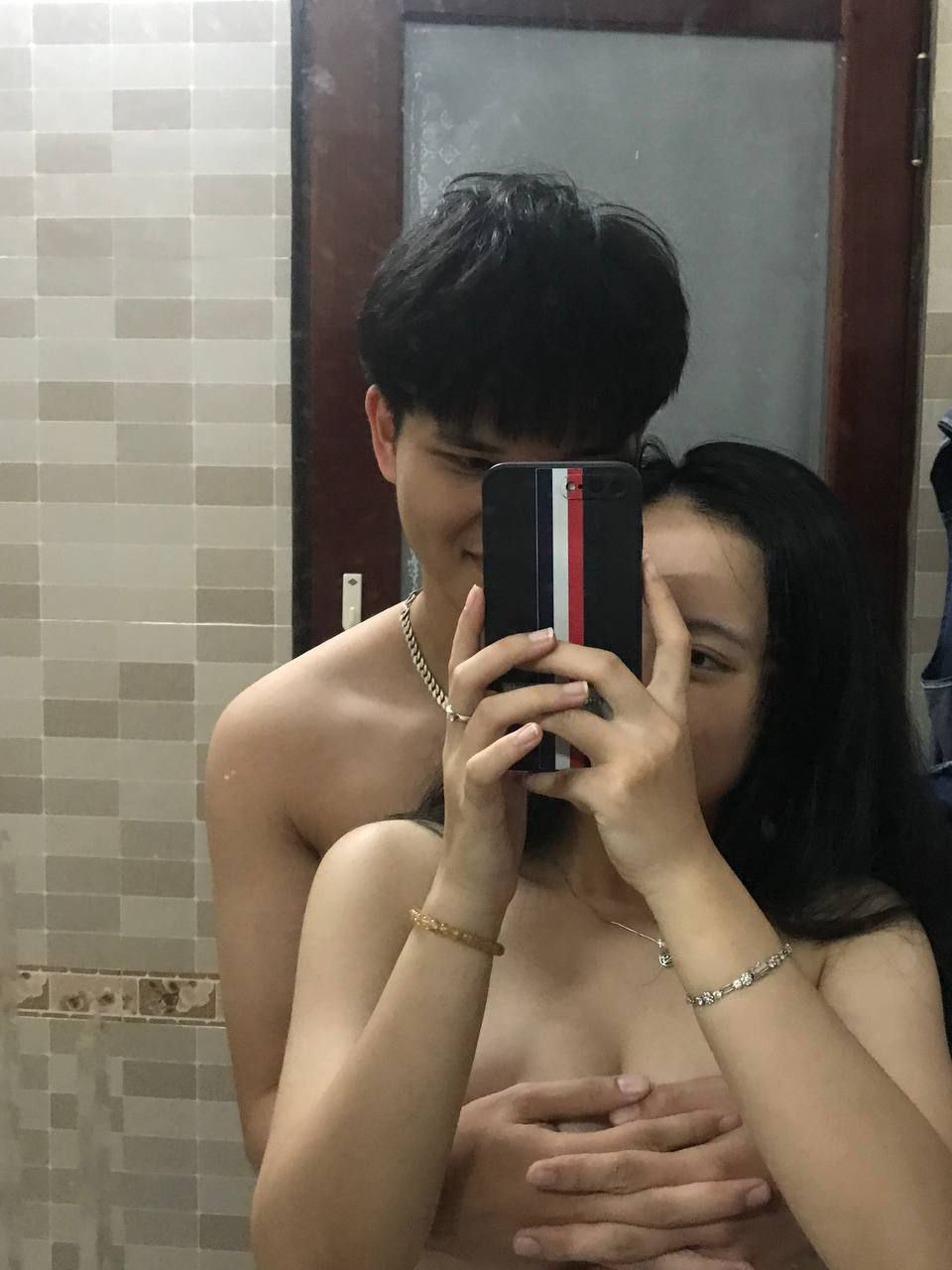 Thổi kèn trong bồn tắm rồi lên giường xoạc em